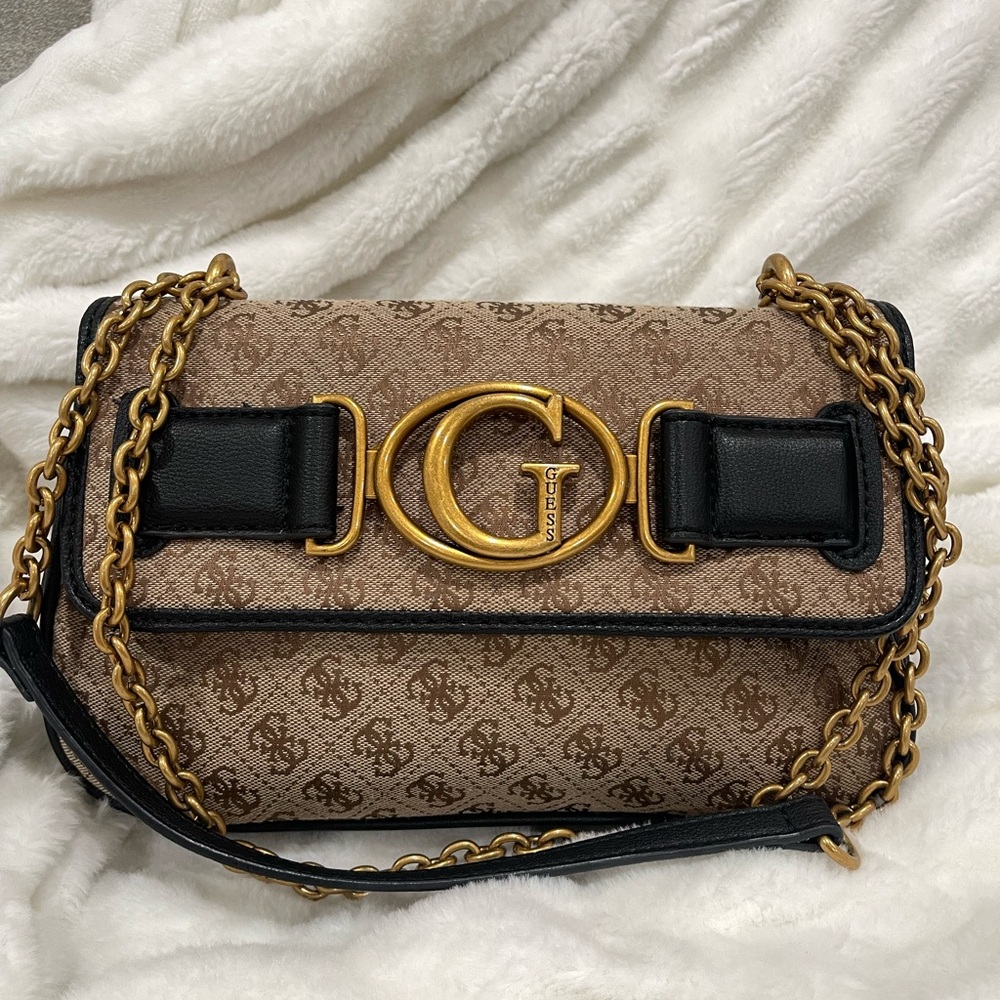 Guess Aviana Convertible Crossbody